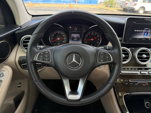 Used 2018 Mercedes-Benz GLC 300 w/ Premium Package image 16