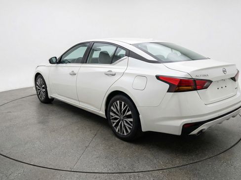 Used 2025 Nissan Altima 2.5 SV FWD image 6