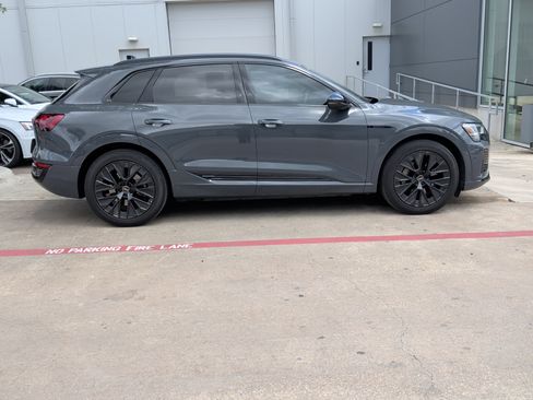 Used 2024 Audi Q8 e-tron Prestige w/ Prestige Package image 11