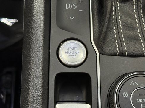 Used 2023 Volkswagen Atlas Cross Sport SE image 12