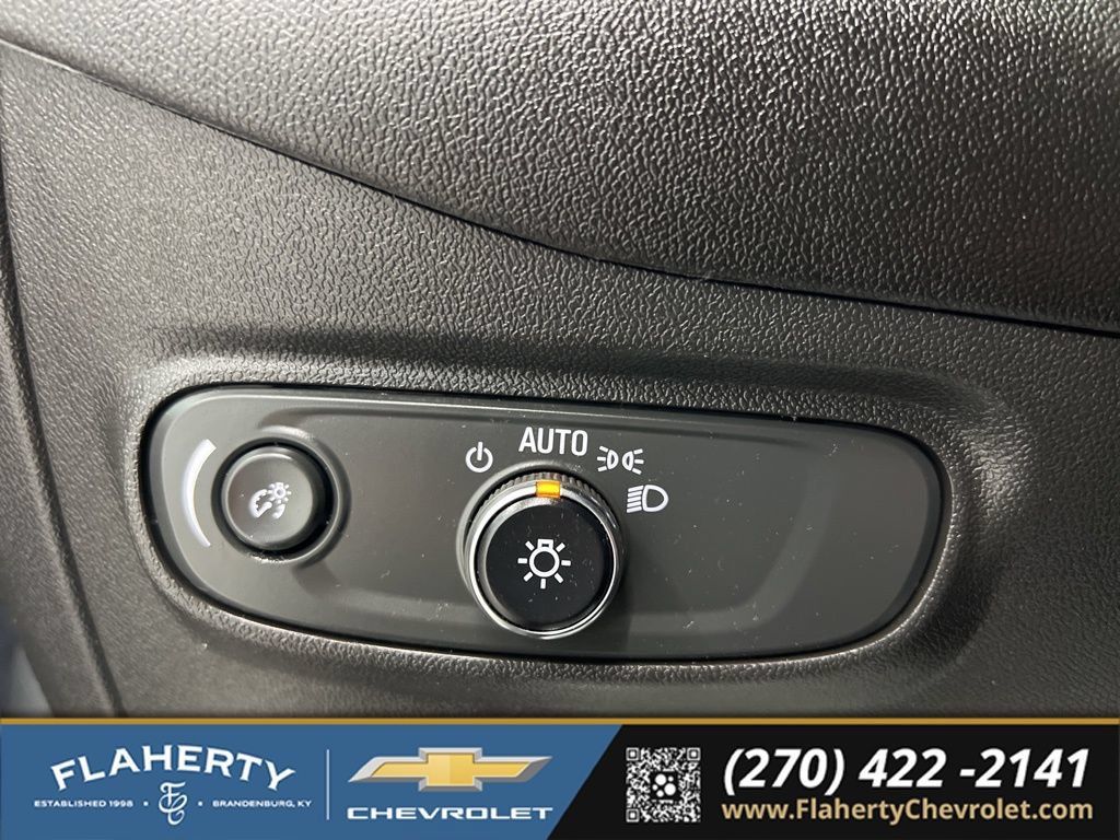 Used 2023 Chevrolet Equinox RS w/ LPO, Floor Liner Package FWD image 22