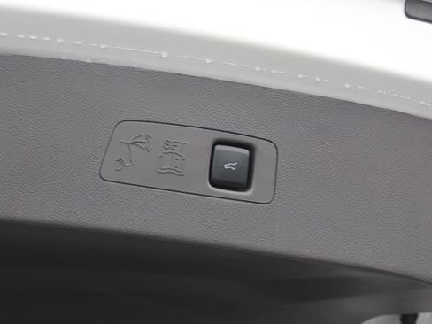 Certified 2024 Lincoln Corsair Premiere w/ Equipment Group 101A image 6