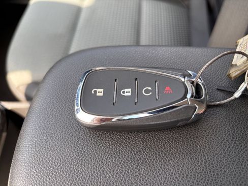 Used 2025 Chevrolet Trax LT FWD image 16