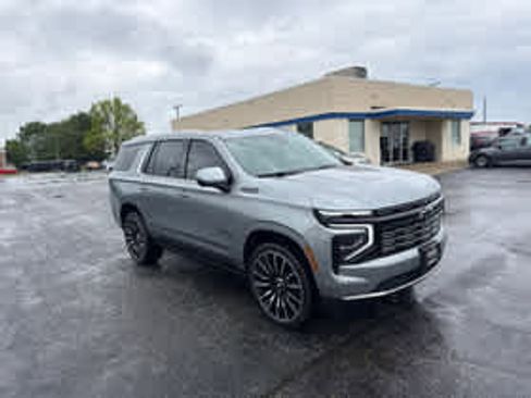 Used 2025 Chevrolet Tahoe High Country AWD/4WD image 2