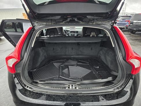 Used 2016 Volvo V60 T5 Cross Country image 14