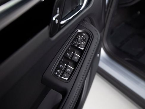 Certified 2026 Porsche Macan AWD/4WD image 20