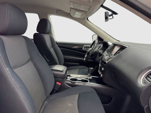Used 2018 Nissan Pathfinder SV image 42