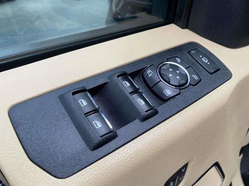 Used 2021 Ford F250 Lariat w/ Chrome Package image 18