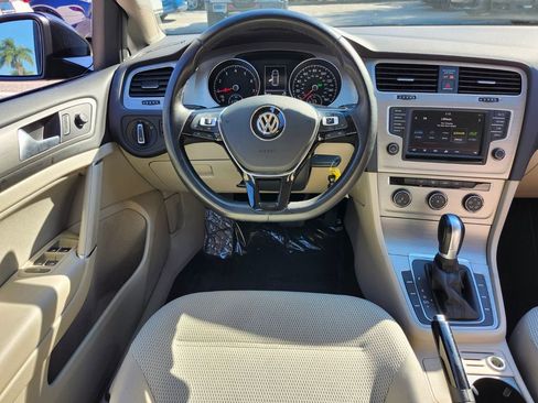 Used 2016 Volkswagen Golf S image 8