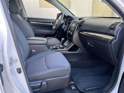 Used 2013 Kia Sorento LX w/ Convenience Pkg FWD image 20