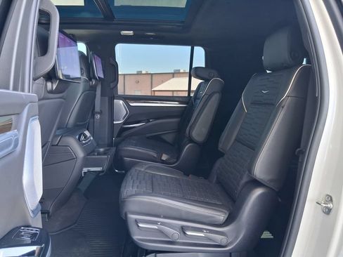 Certified 2025 Cadillac Escalade ESV Sport Platinum AWD/4WD image 24