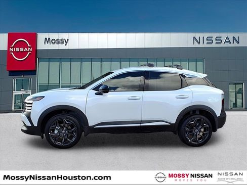 New 2026 Nissan Kicks SR image 4