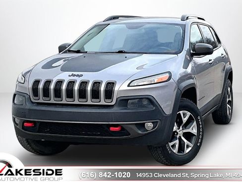 Used 2016 Jeep Cherokee Trailhawk w/ Cold Weather Group AWD/4WD image 1