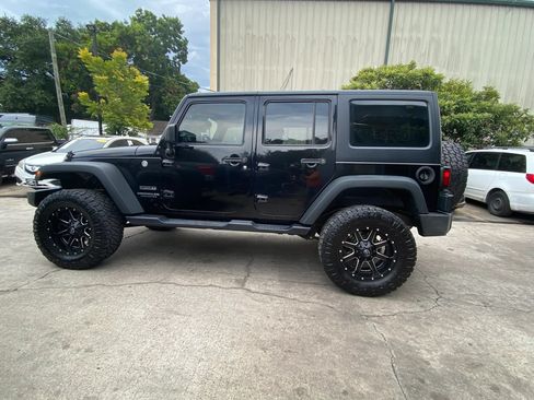 Used 2017 Jeep Wrangler Unlimited Sport w/ Connectivity Group AWD/4WD image 3