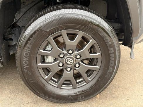 Used 2025 Toyota 4Runner SR5 AWD/4WD image 44