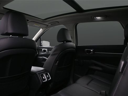 Used 2024 Kia Sorento S w/ Panoramic Sunroof Package AWD/4WD image 11