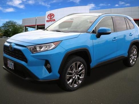 Used 2021 Toyota RAV4 XLE Premium AWD/4WD image 23