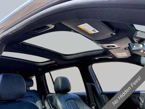 Used 2021 Mercedes-Benz GLB 250 4MATIC w/ Premium Package image 20