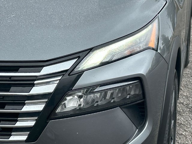 Certified 2025 Nissan Rogue SV AWD/4WD image 10