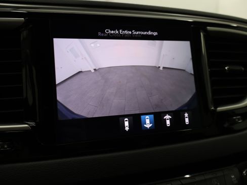 Used 2020 Chrysler Pacifica Touring-L Plus FWD image 19