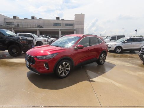 Used 2023 Ford Escape Platinum FWD image 2