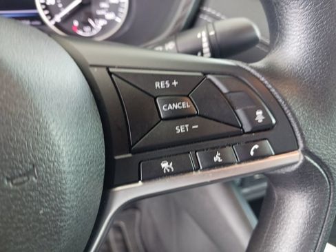 Used 2024 Nissan Sentra SV FWD image 30