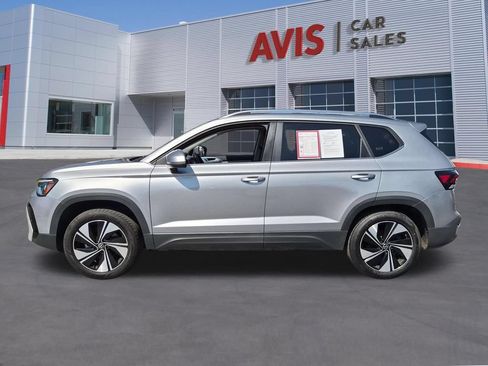 Used 2025 Volkswagen Taos SE AWD/4WD image 10