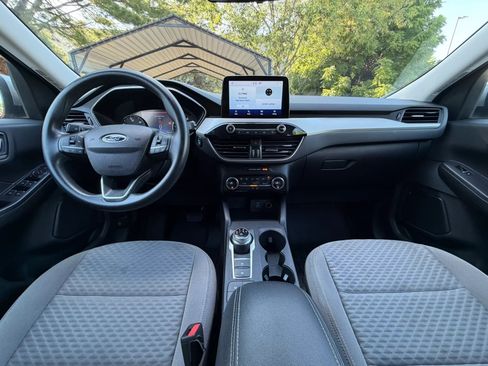 Used 2021 Ford Escape SE FWD image 2