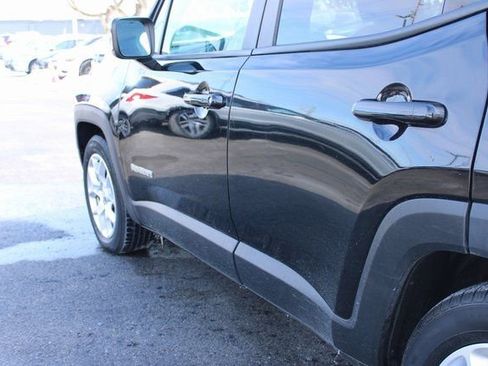 Used 2016 Jeep Renegade Latitude w/ Cold Weather Group image 44