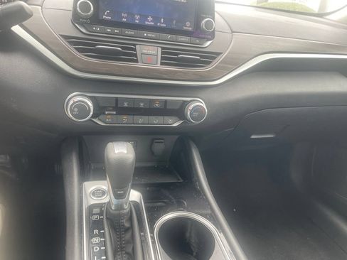 Used 2024 Nissan Altima 2.5 SV FWD image 15