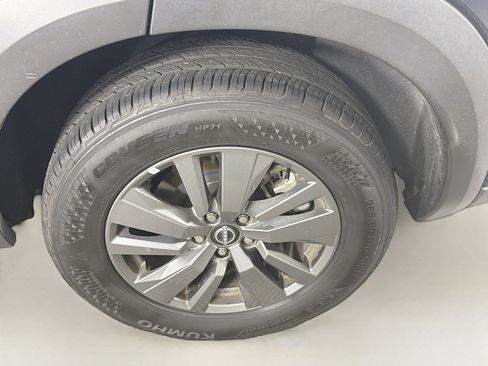 Used 2024 Nissan Pathfinder SV FWD image 11