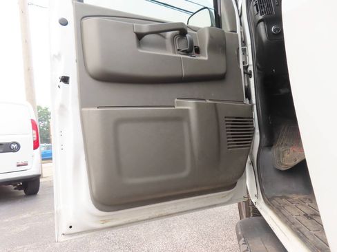 Used 2019 GMC Savana 2500 w/ Driver Convenience Package RWD image 32