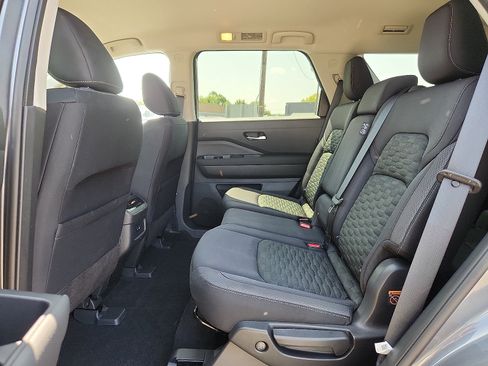 Used 2022 Nissan Pathfinder SV AWD/4WD image 10