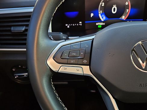 Certified 2023 Volkswagen Atlas Cross Sport SE image 17