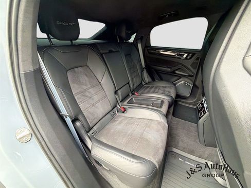 Used 2022 Porsche Cayenne Turbo GT AWD/4WD image 32