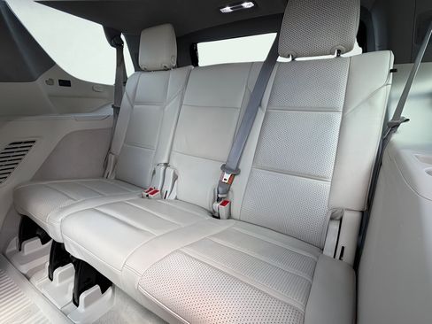 Used 2021 Cadillac Escalade Premium Luxury Platinum AWD/4WD image 21