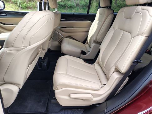 Certified 2025 Jeep Grand Cherokee L Limited w/ Luxury Tech Group II image 28