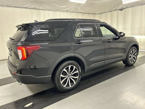 Used 2023 Ford Explorer ST-Line AWD/4WD image 2