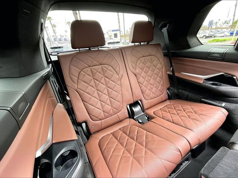 Used 2025 BMW X7 xDrive40i w/ M Sport Package image 28