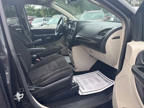 Used 2019 Dodge Grand Caravan SE image 33