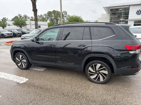 Used 2024 Volkswagen Atlas SE w/ Panoramic Sunroof Package image 4