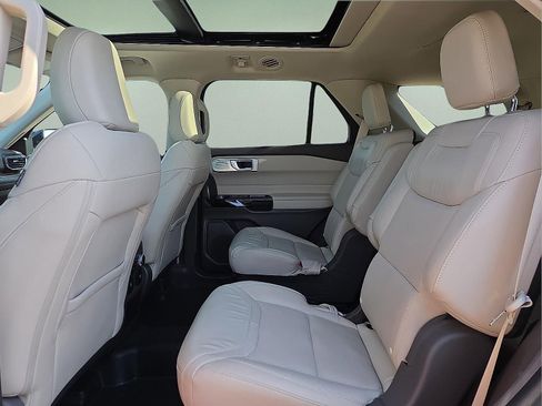 Used 2021 Ford Explorer Platinum w/ Equipment Group 601A AWD/4WD image 11