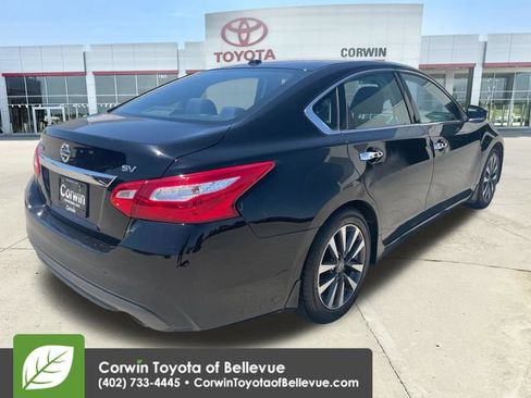 Used 2017 Nissan Altima 2.5 SV w/ Convenience Package FWD image 9