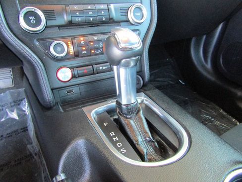 Used 2018 Ford Mustang Coupe RWD image 18