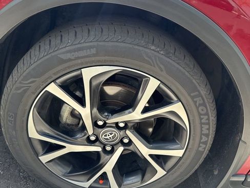 Used 2018 Toyota C-HR XLE FWD image 10