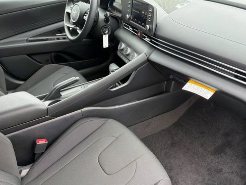New 2026 Hyundai Elantra SE FWD image 13