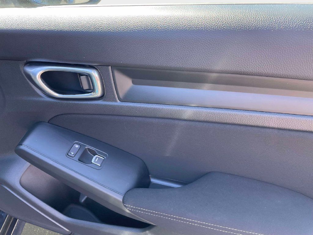 Used 2025 Honda Civic Sport image 9