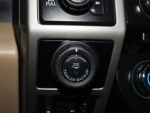 Used 2017 Ford F150 Lariat w/ Trailer Tow Package image 26