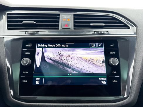 Used 2024 Volkswagen Tiguan SE R-Line AWD/4WD image 10
