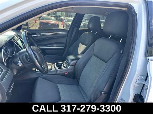 Used 2018 Chrysler 300 Touring w/ Chrome Appearance Package RWD image 14